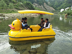 大黄鸭脚踏船（自排水）